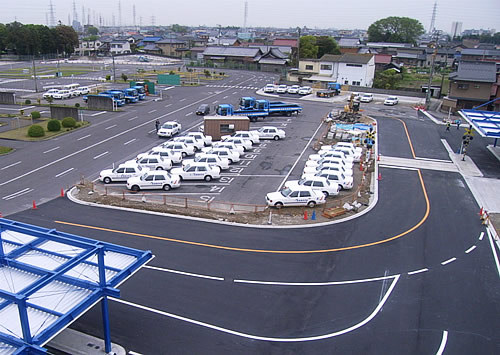 写真：自動車学校改修工事 施工前（現況駐車帯)