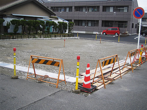 写真：愛西市駐車場造成　砕石路盤