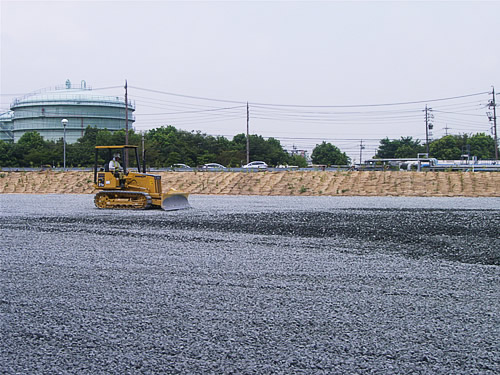 写真：砂利広場舗装施工例　整地2