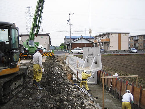 写真：大垣市宅造工事　L型擁壁設置