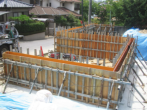 写真:名古屋市緑区宅造工事 L型擁壁型枠相完了