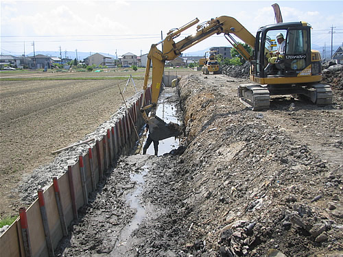 写真：大垣市宅造工事　堀削